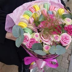 Black and Gold Surprise Box with Macaroons and Flowers